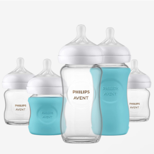 Philips Avent Natural Newborn Glass Gift Set, Baby Bottles with Natural Response Nipples, 3X 4oz (Slow Flow, Flow 2) and 2X 8oz (Medium Flow, Flow 3), 2X Silicone Sleeves, SCD858/01