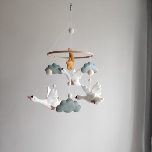 Goose baby nursery mobile - Baby mobile goose- Baby mobile neutral - Goose baby shower -Baby crib - felt gosse