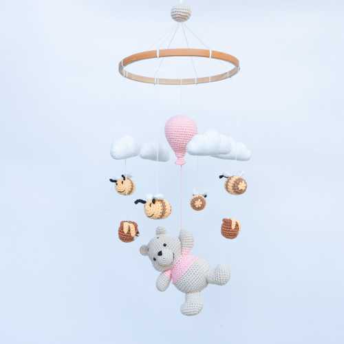 Winnie the Pooh mobile, Pooh bear with bee mobile, Crochet nursery mobile ,Honey bee Flying mobile ,Crib mobile Baby shower gift , balloon