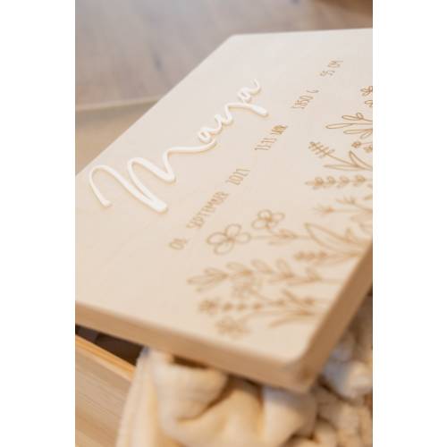 Baby memory box / memory box for birth, gift for baptism or birth, box with name and birth date with flower meadow