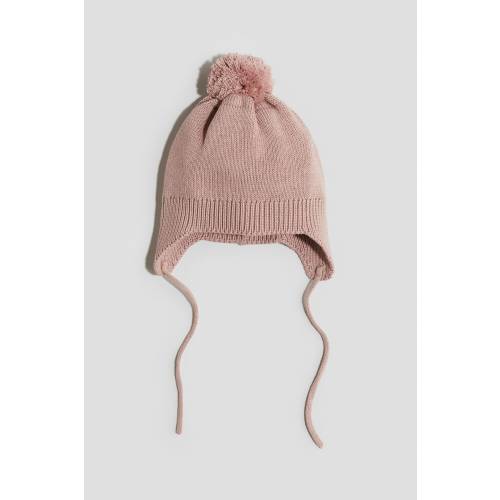 BEANIE WITH EARFLAPS