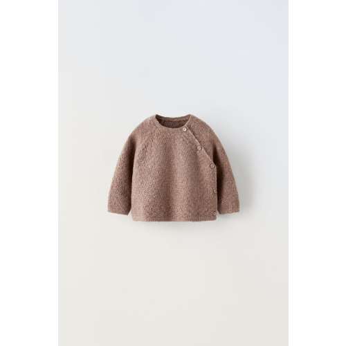 PLAIN T-SHIRTTEXTURED KNIT SWEATERFLEECE BABY CARRIER