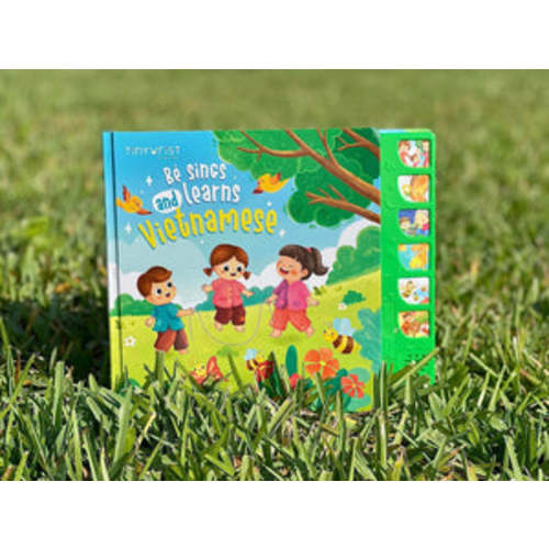 Bé Sings and Learns Vietnamese Music Book