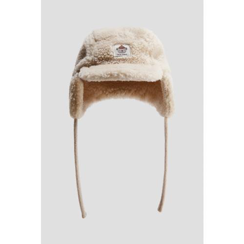 CAP WITH EARFLAPS