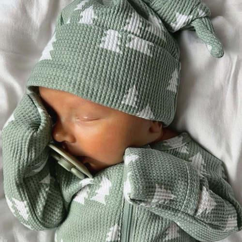 Baby’s coming home from the hospital outfit (hat)