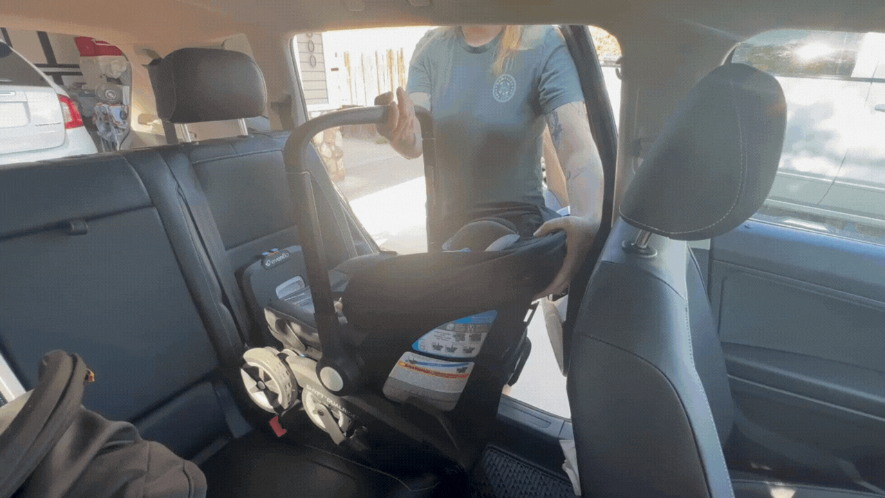 Demonstration of separating the Shyft DualRide infant carrier from the stroller frame.