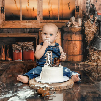 Calder's 1st Birthday Photo.